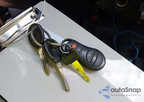 2001 Jeep Cherokee Sport z USA, uszkodzony, nr VIN 1J4FF48S11L610215